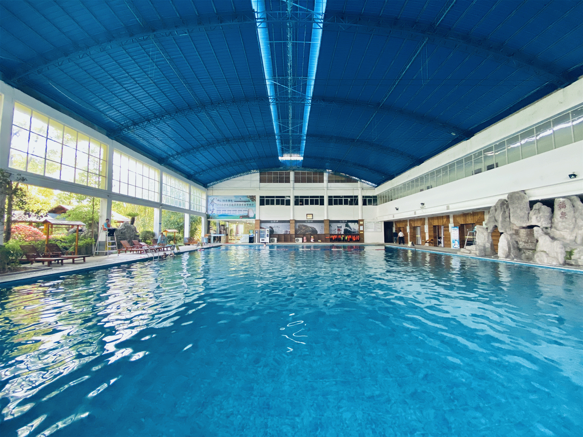 中山市室内恒温游泳池图片