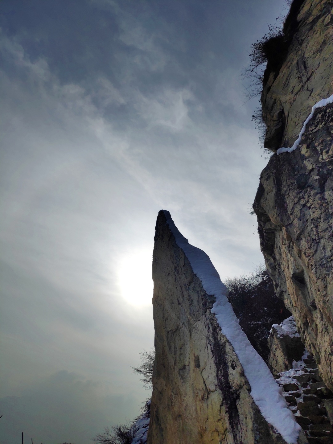 登顶嘉午台,踏龙脊 观"小华山"之旅