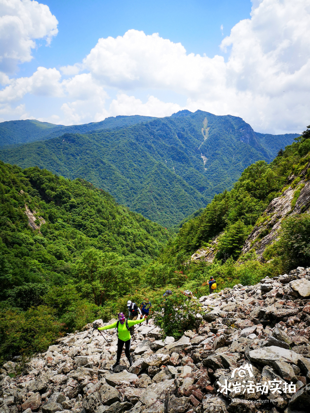 越岭谷穿分水岭,赏岭南大瀑布