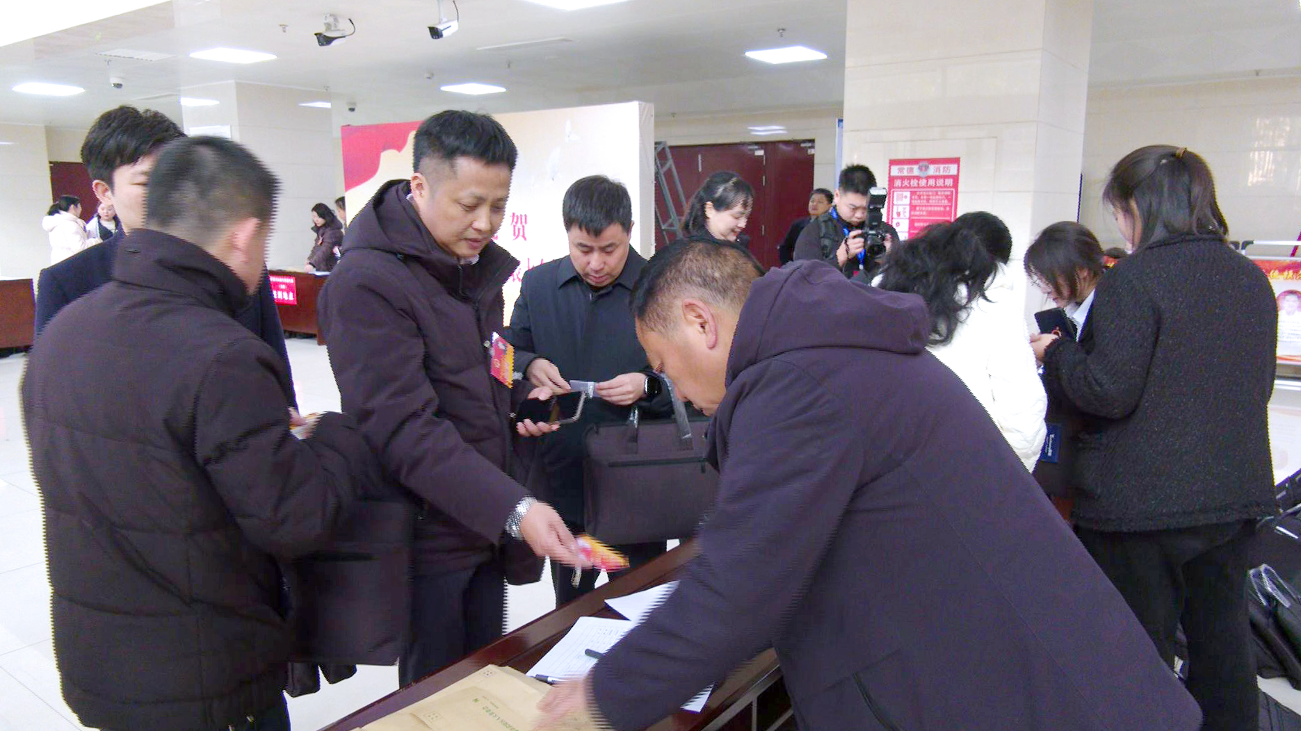 肩负人民重托 共谋发展新篇 武陵区人大代表向大会报到