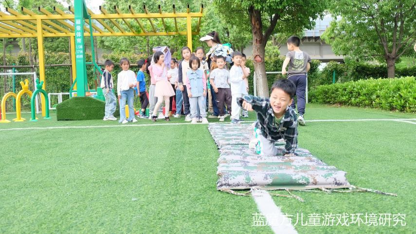 武漢藍魔方,九路趣跑,跑酷,體能運動(dòng),爬,匍匐