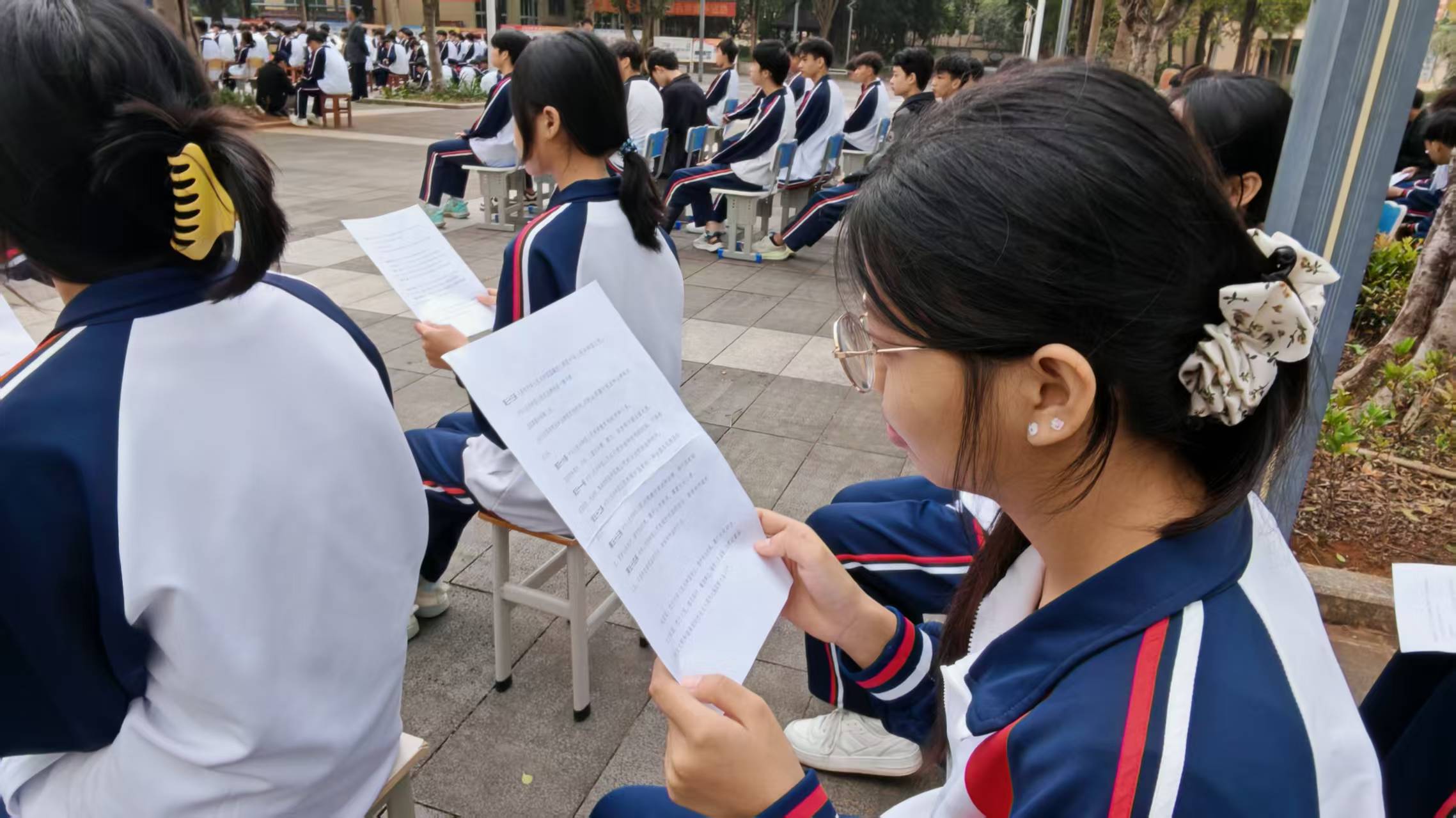 2025年昌江职业教育中心“宪法宣传周”启动仪式暨宪法晨读活动(图5)