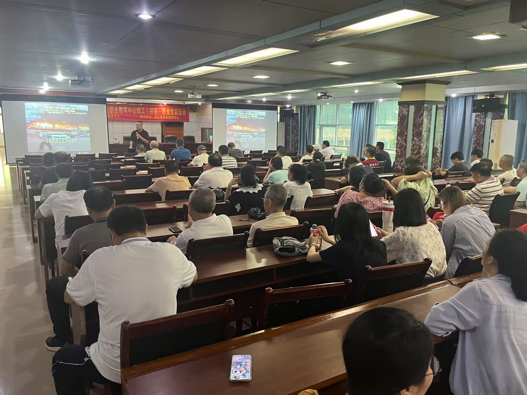 昌江县职教中心2025年秋季学期人人讲安全、个个会应急,查找身边灾害隐患 消防安全培训讲座(图6) 昌江县职教中心2025年秋季学期人人讲安全、个个会应急,查找身边灾害隐患 消防安全培训讲座(图6)