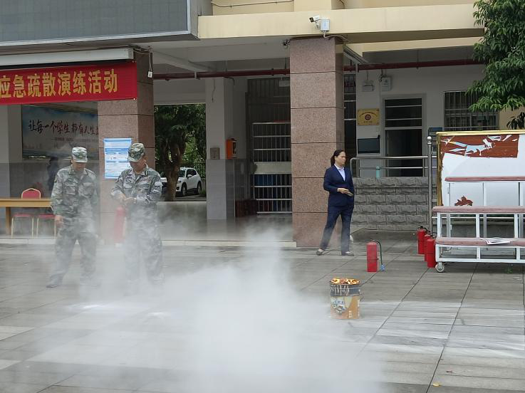 2025年春季学期昌江县职业教育中心开展火灾疏散应急演练(图12) 2025年春季学期昌江县职业教育中心开展火灾疏散应急演练(图12)