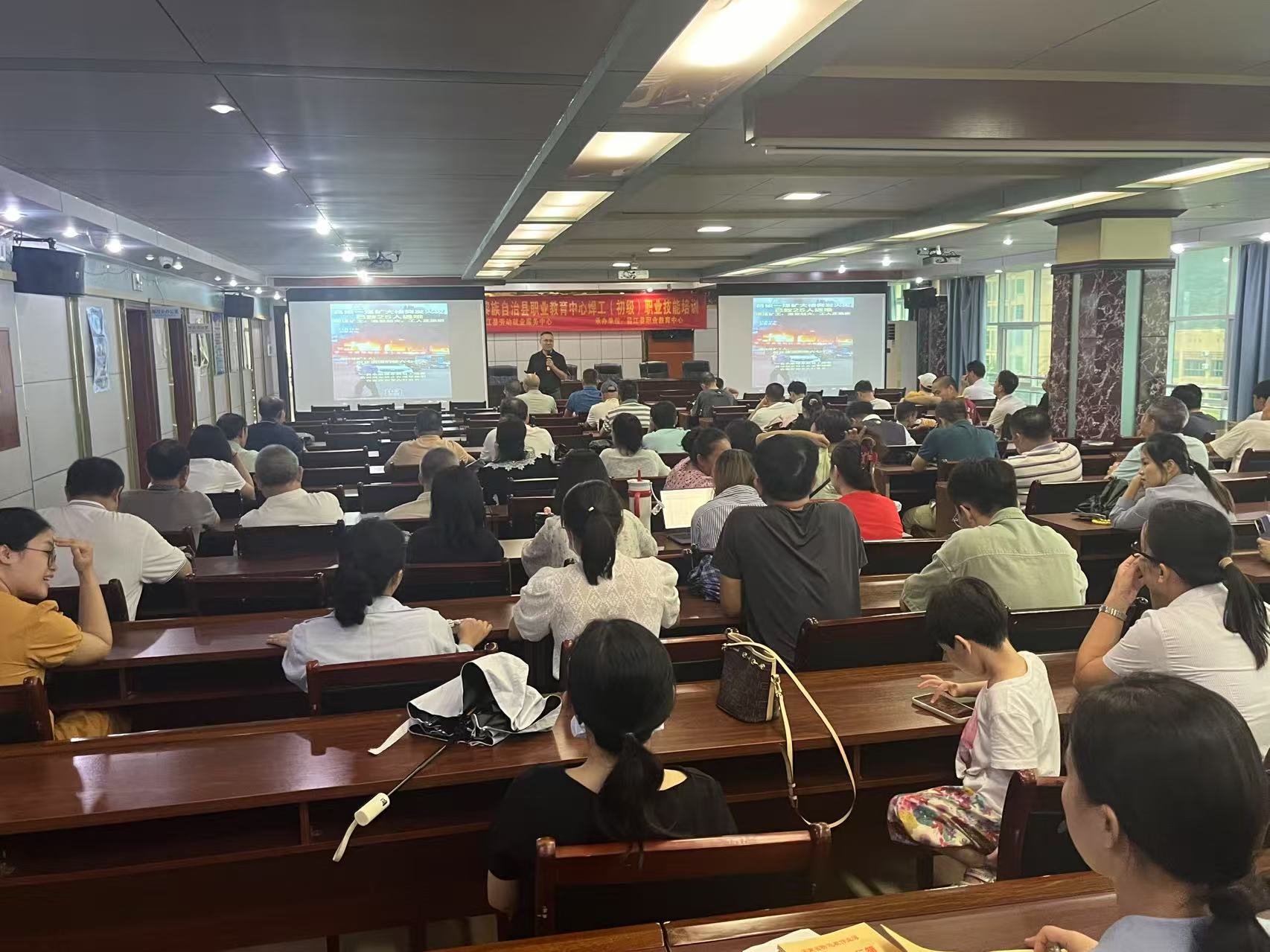 昌江县职教中心2025年秋季学期人人讲安全、个个会应急,查找身边灾害隐患 消防安全培训讲座(图5) 昌江县职教中心2025年秋季学期人人讲安全、个个会应急,查找身边灾害隐患 消防安全培训讲座(图5)