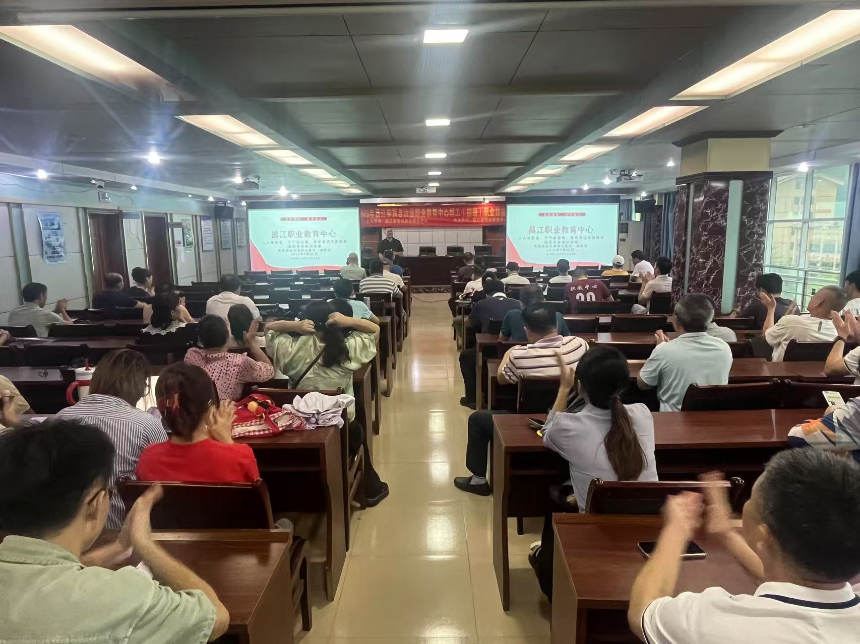 昌江县职教中心2025年秋季学期人人讲安全、个个会应急,查找身边灾害隐患 消防安全培训讲座(图2) 昌江县职教中心2025年秋季学期人人讲安全、个个会应急,查找身边灾害隐患 消防安全培训讲座(图2)