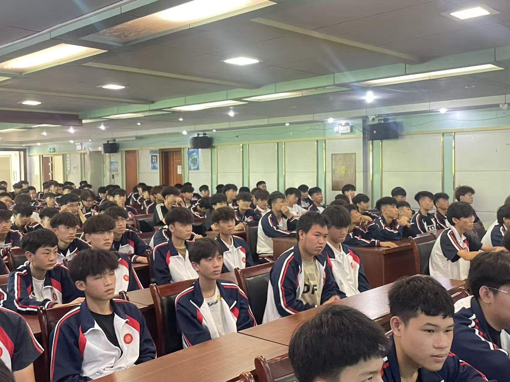 2026年县司法局走进昌江县职业教育中心开展防欺凌宣讲活动(图4)