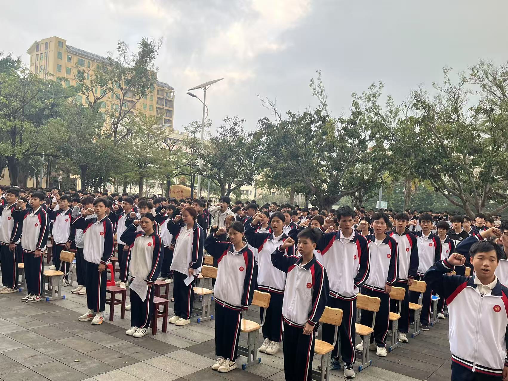 2025年昌江职业教育中心“宪法宣传周”启动仪式暨宪法晨读活动(图8)