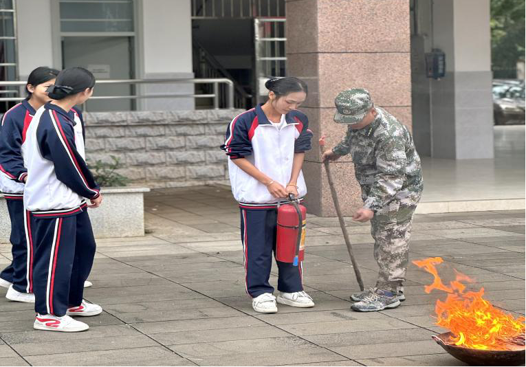 2025年春季学期昌江县职业教育中心开展火灾疏散应急演练(图15) 2025年春季学期昌江县职业教育中心开展火灾疏散应急演练(图15)