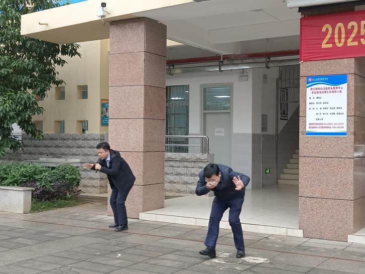 2025年春季学期昌江县职业教育中心开展火灾疏散应急演练(图4) 2025年春季学期昌江县职业教育中心开展火灾疏散应急演练(图4)