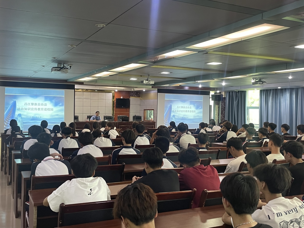 2025年昌江县职业教育中心开展法治知识宣传教育进校园活动(图5)