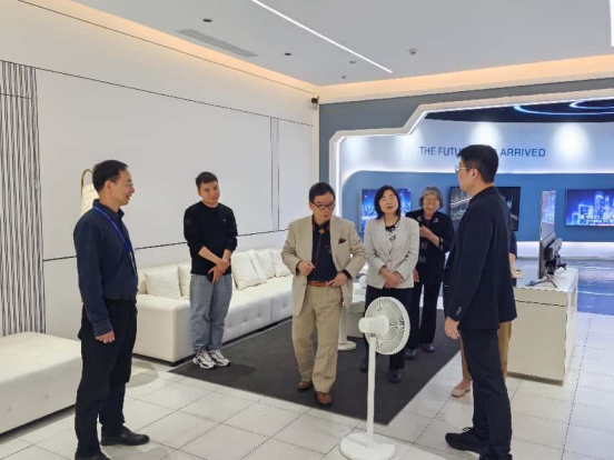 Wireless charging for mobile robot Wireless charging for mobile robot