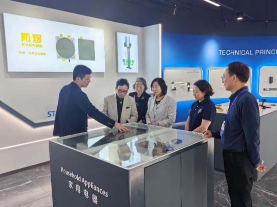 Wireless charging for mobile robot Wireless charging for mobile robot