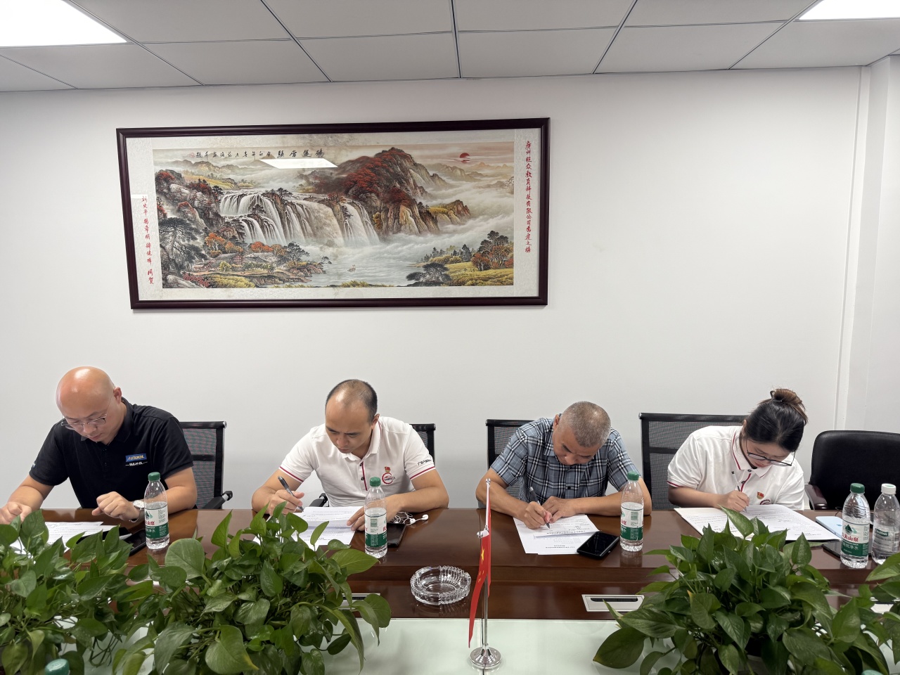 广州旺众智能科技有限公司-汽车教学实训设备，教育装备产品的研发，生产与销售