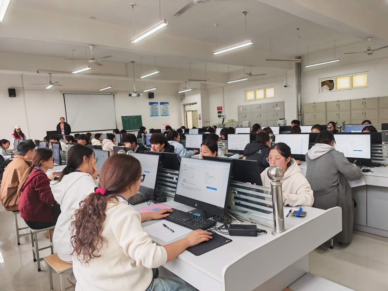 2025年河南省大学生金融智能投顾大赛圆满落幕,金智东博以科技力量助力金融教育创新发展(图7)