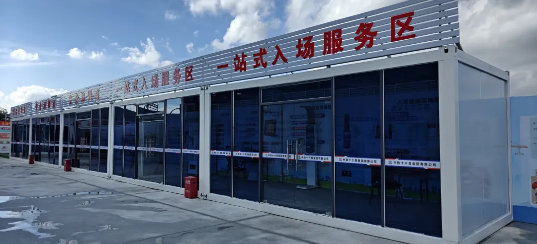 工人一站式入场服务中心，让每位工友上岗更安心！(图1)