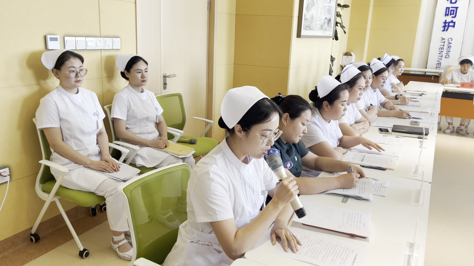 康盈动态 | 我院举行护理副院长任职见面会(图5) 康盈动态 | 我院举行护理副院长任职见面会(图5)