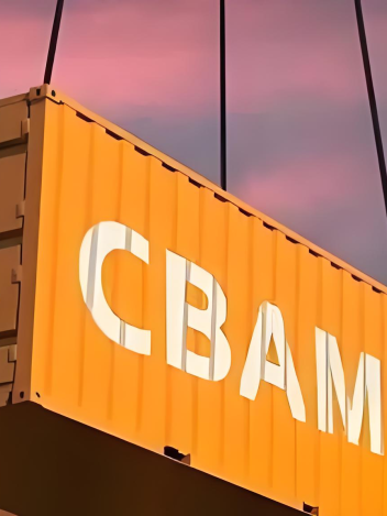 crop,h_469,w_352,x_364,y_0