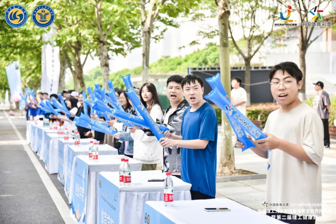 本次赛事全新升级,制作了极具创意的完赛奖牌和设计感十足的参赛服装