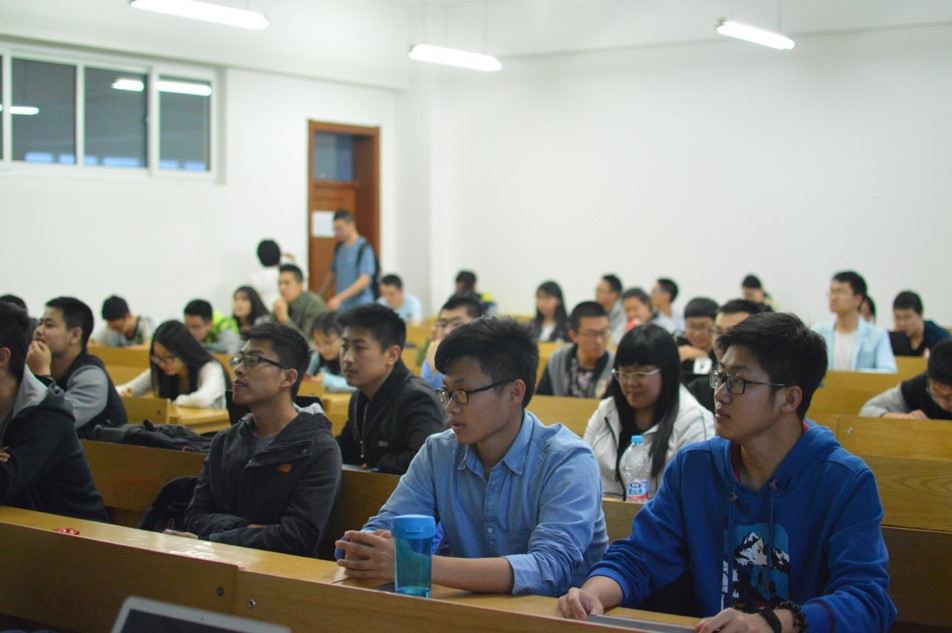 全程连线好大学在线慕课平台,哈尔滨工业大学教务处和基础学部的