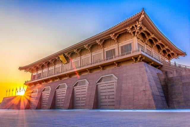 5小时),大明宫是大唐帝国的政治经济中心,是明清的故宫的4.